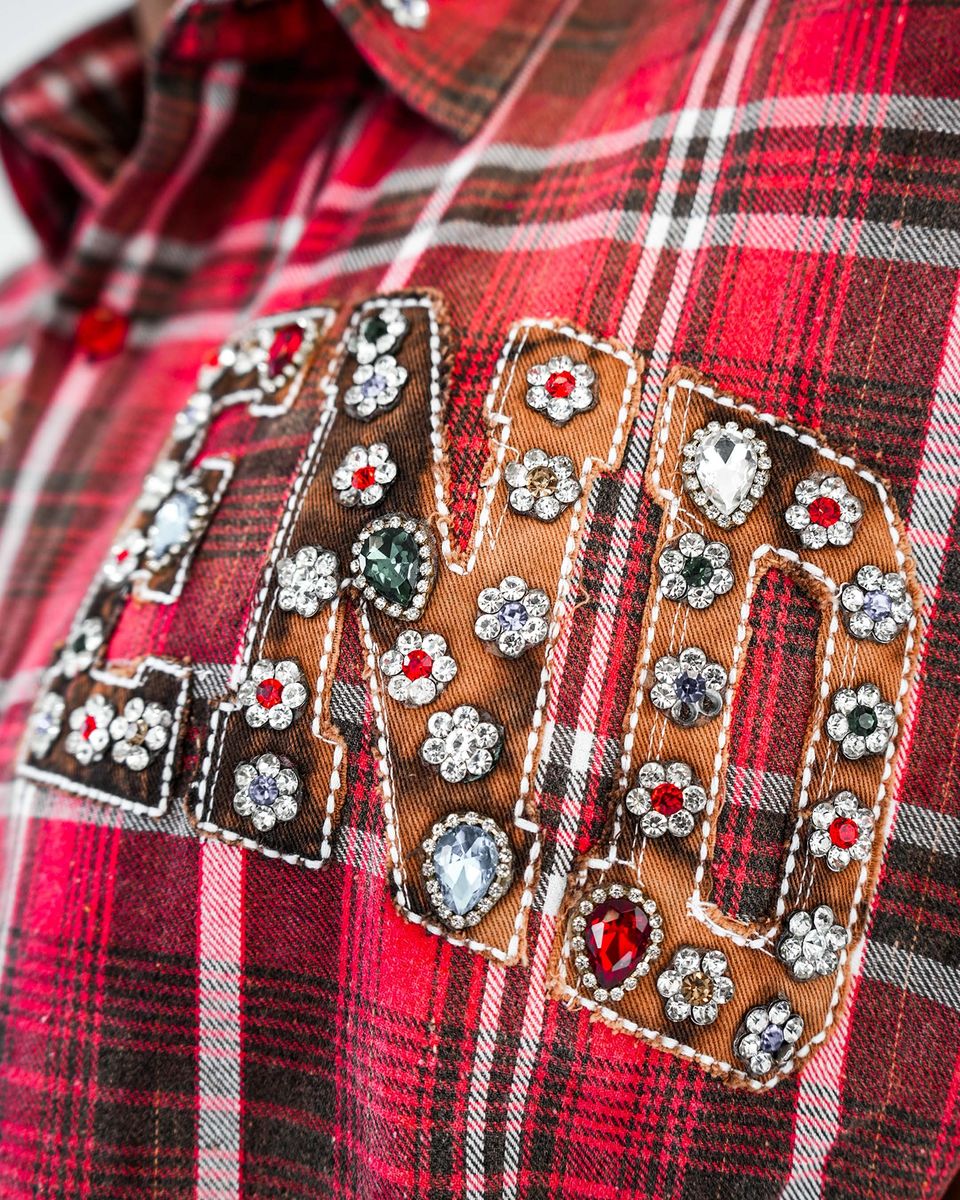 FRAYED MUSCLE YARN DYE PLAID SHIRT WITH APPLIQUE AND COLOR RHINESTONES